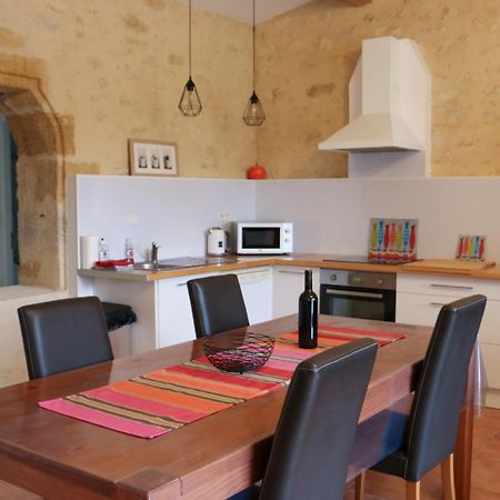 La Vigneraie De Laura: Gite Entre Vignes Et Chenes Sainte-Colombe  Exterior photo